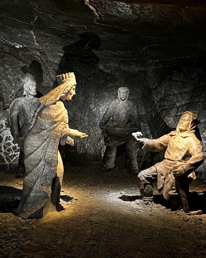 Sculture di sale presenti all'interno della miniera di sale di Wieliczka