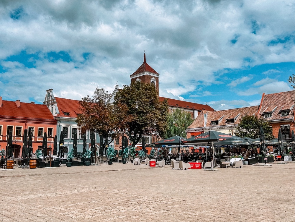 Vista sulla piazza centrale della città vecchia