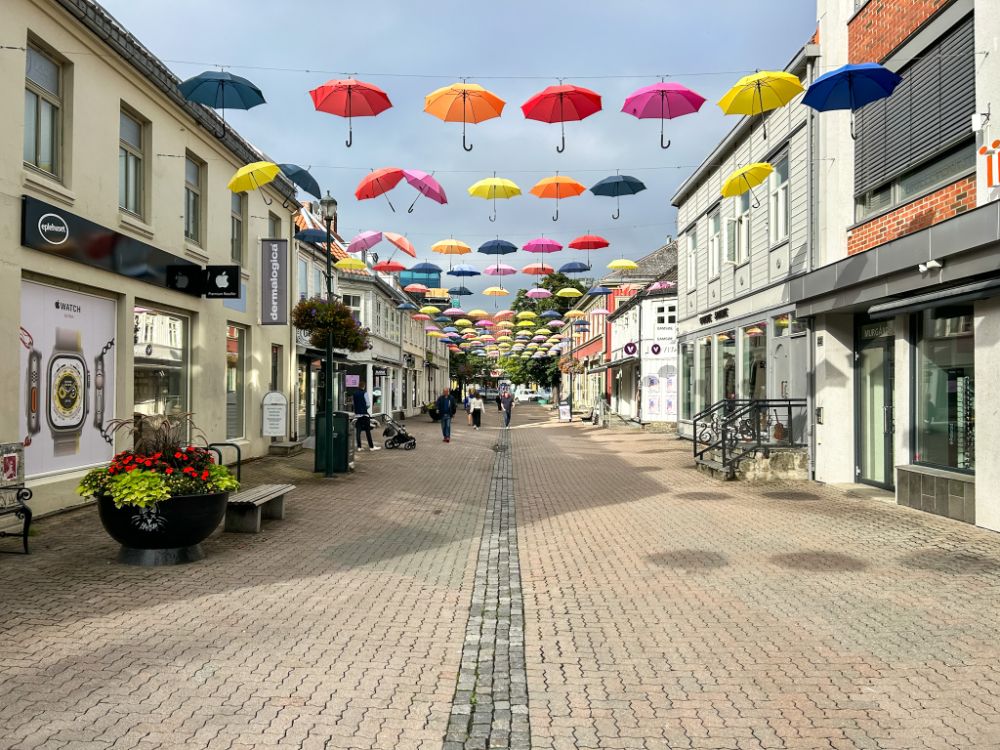 Le vie colorate del centro di Trondheim.