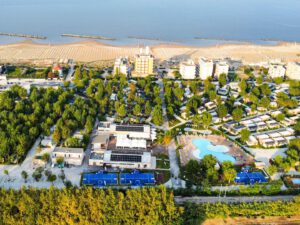 Panoramica del Club del sole di Rimini e i suoi alloggi insoliti.